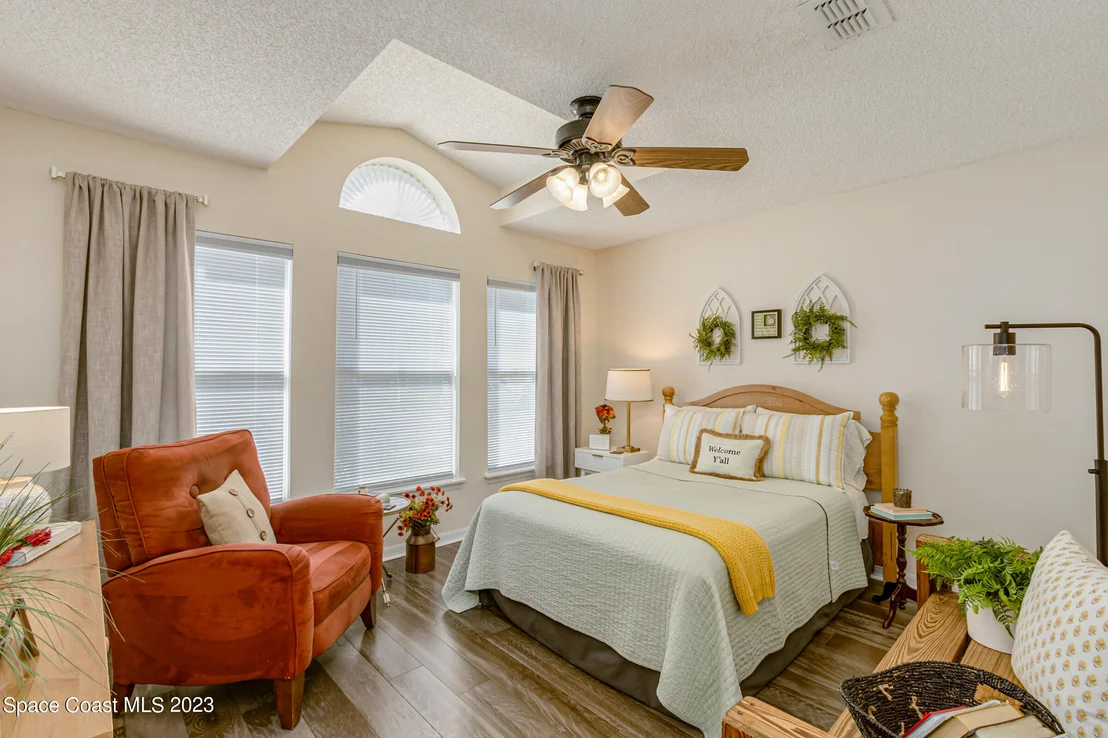 Photo of 1218 White Oak Circle