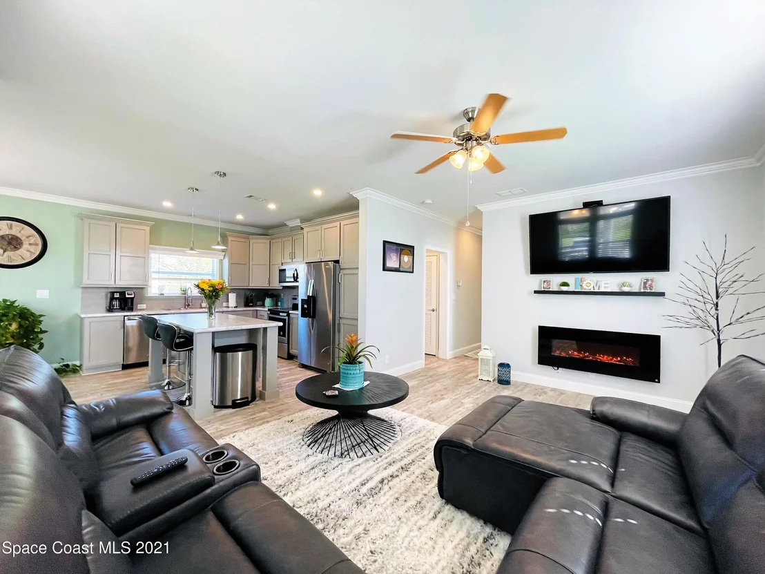 Photo of 816 Pinewood Boulevard