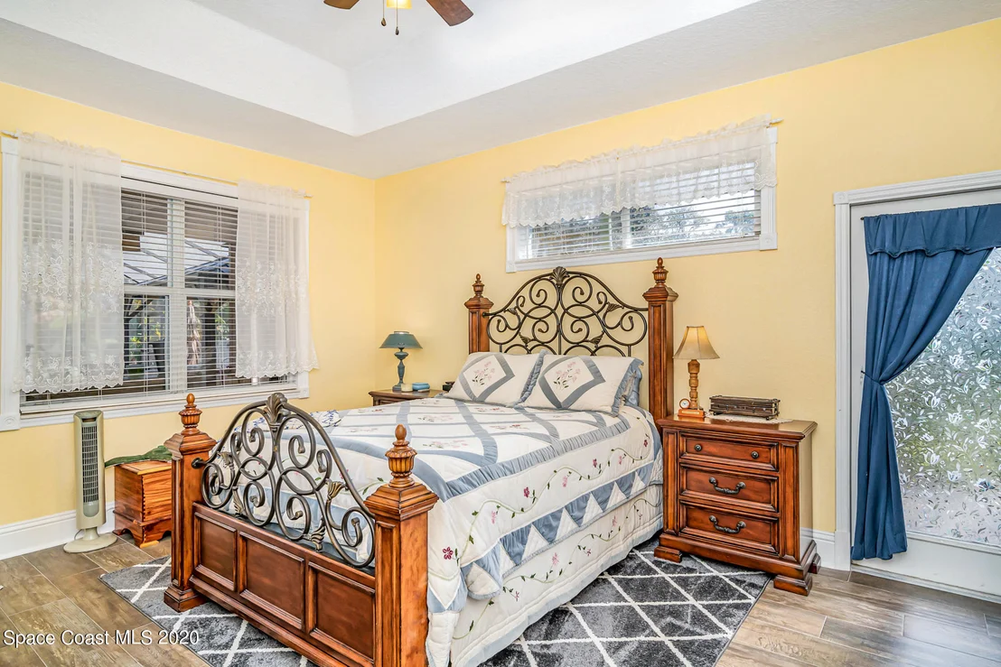 Photo of 4333 Long Lake Road