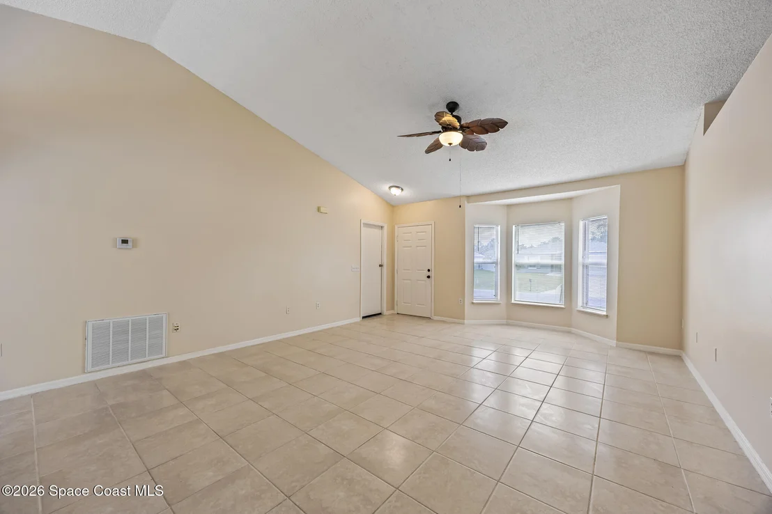 Photo of 1012 Ray Road SE