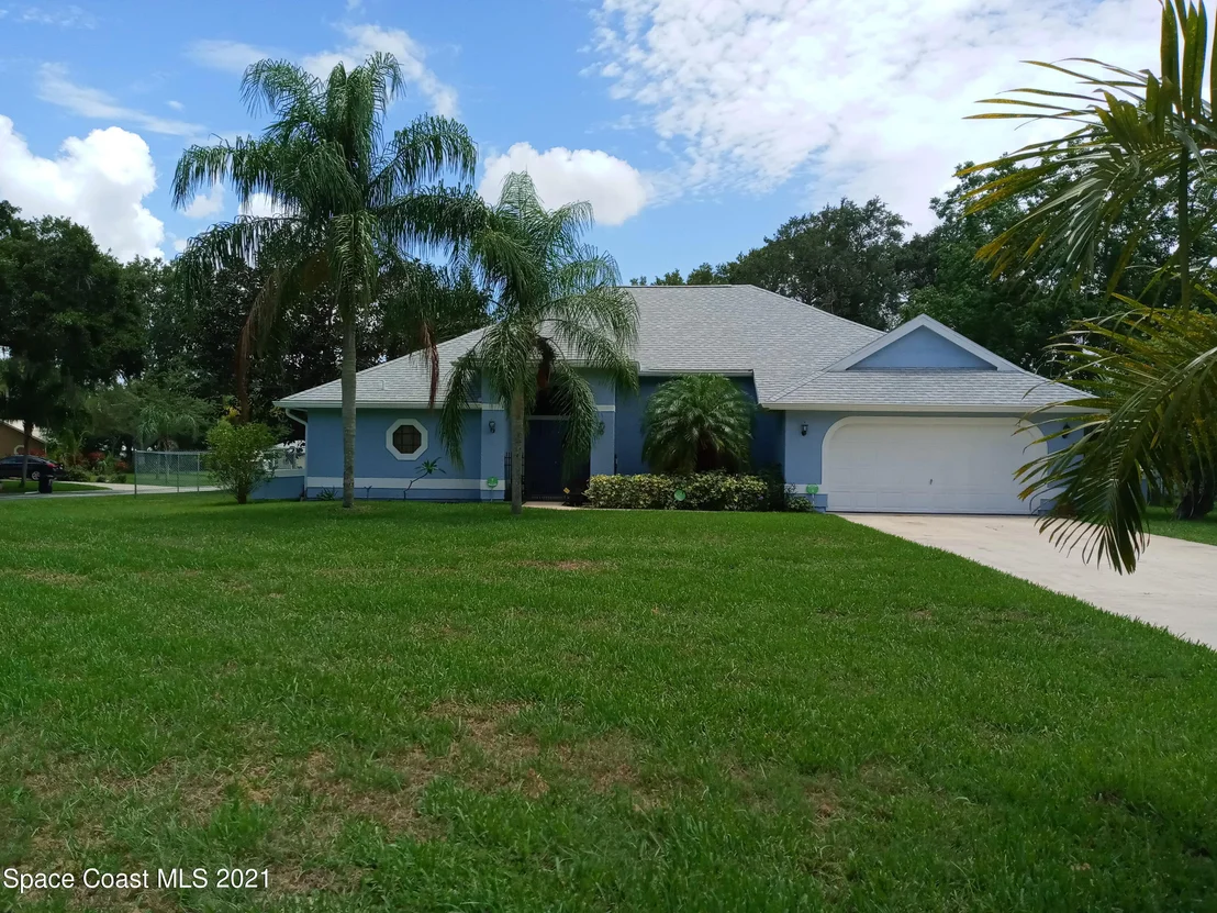 Photo of 798 Riviera Drive NE