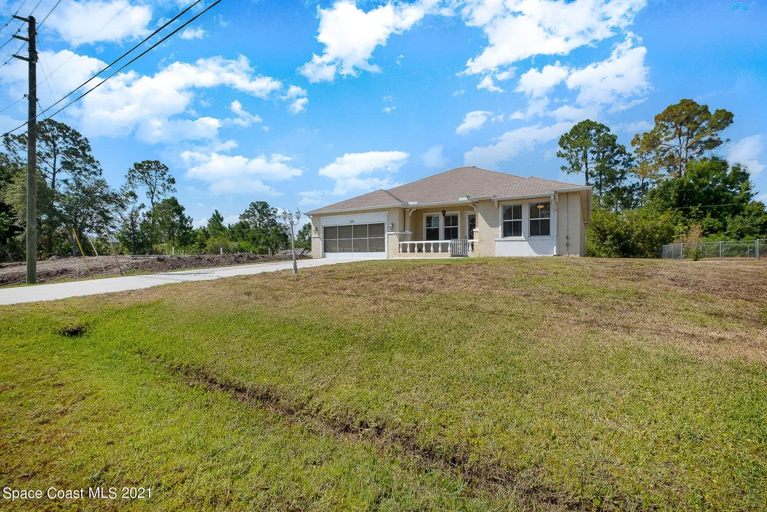 Photo of 3110 Eldron Boulevard SE