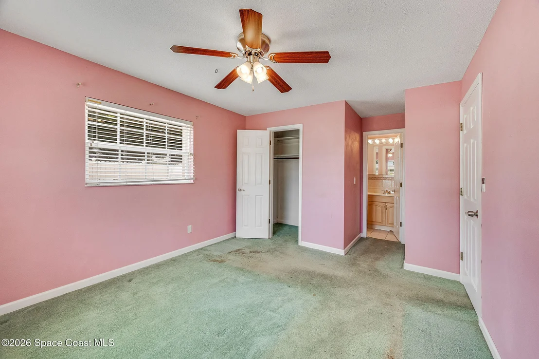 Photo of 586 Louvre Drive
