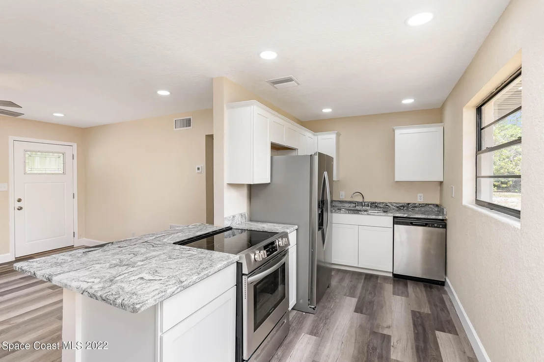 Photo of 1207 Westview Drive W