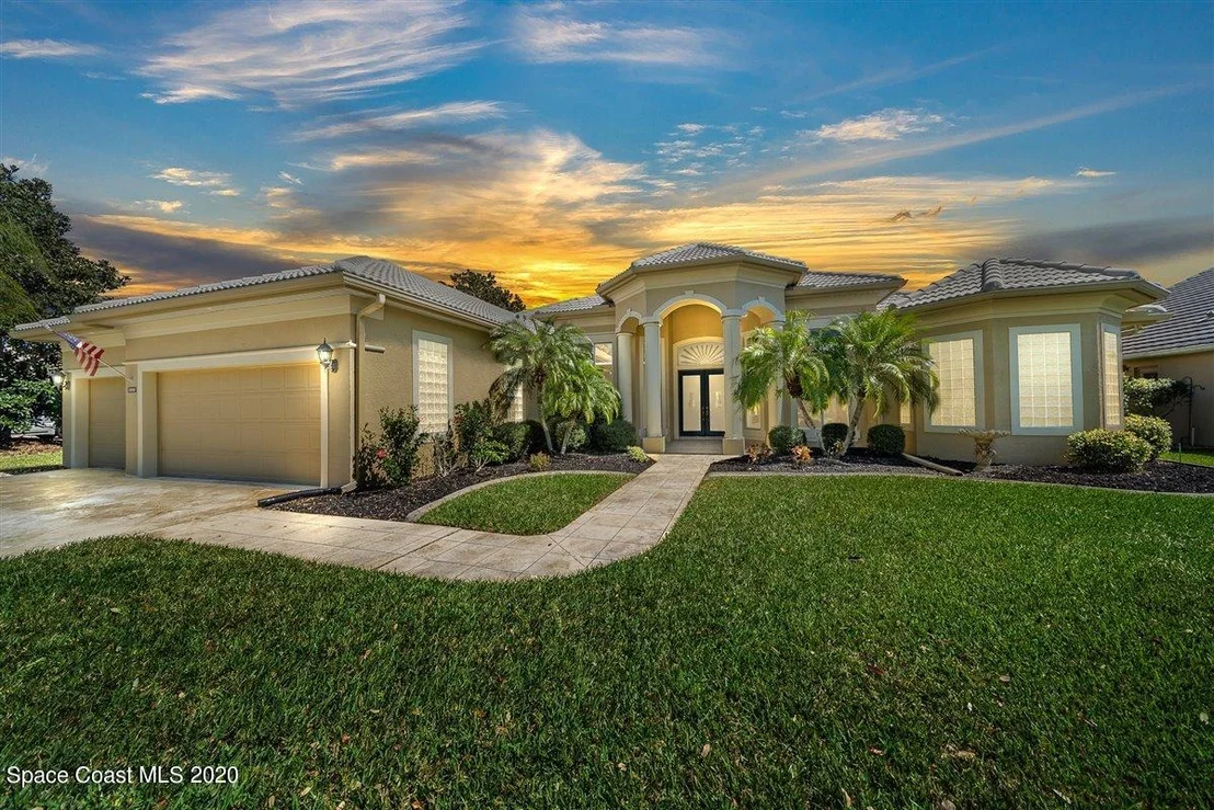 Photo of 925 Chatsworth Drive