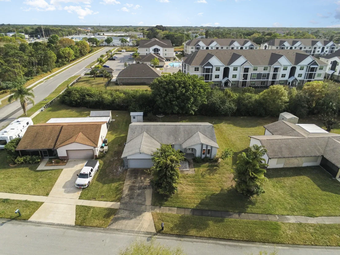 Photo of 137 Cinnamon Lake Circle