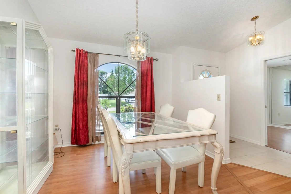 Photo of 569 Balcom Terrace SE