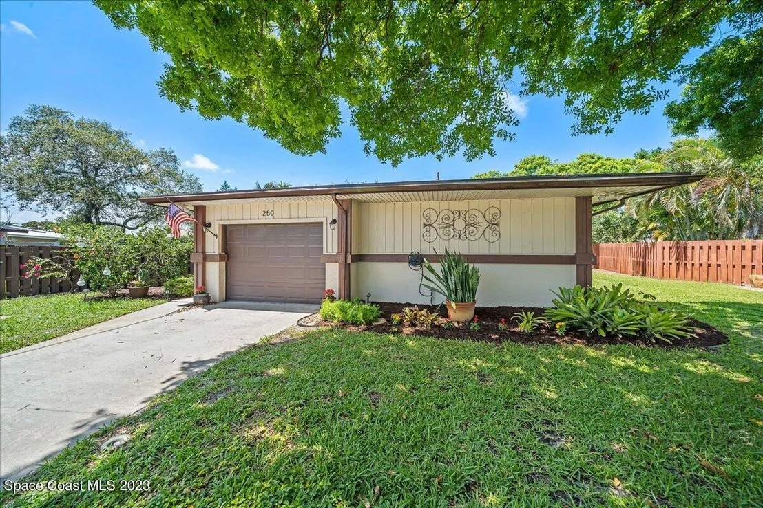 Photo of 250 Applewood Circle