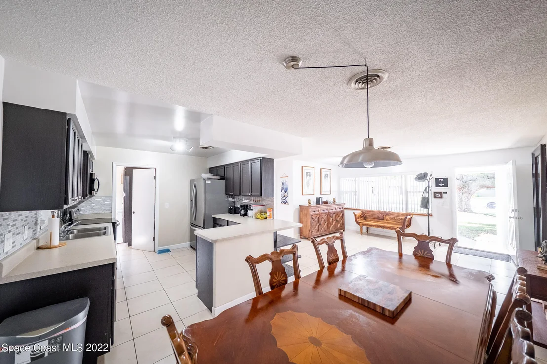 Photo of 982 Cardon Drive