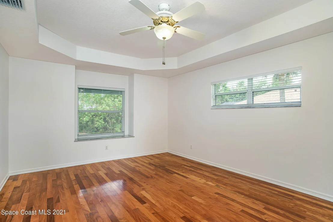 Photo of 4353 Long Lake Road