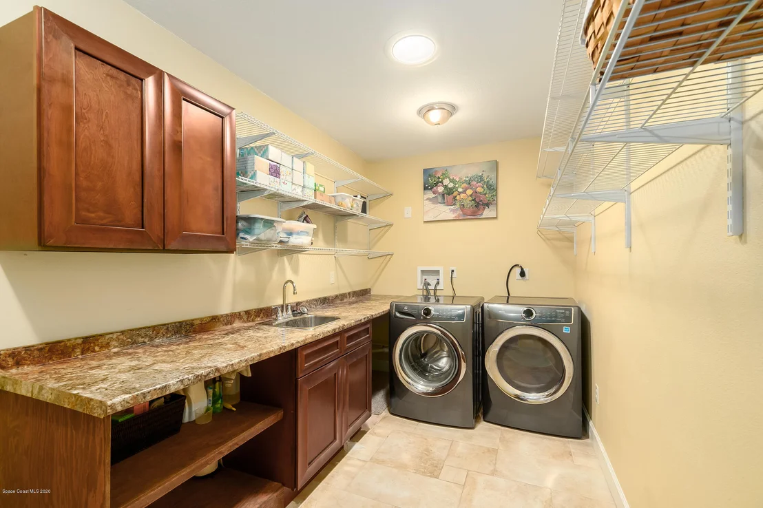 Photo of 810 Cardinal Road