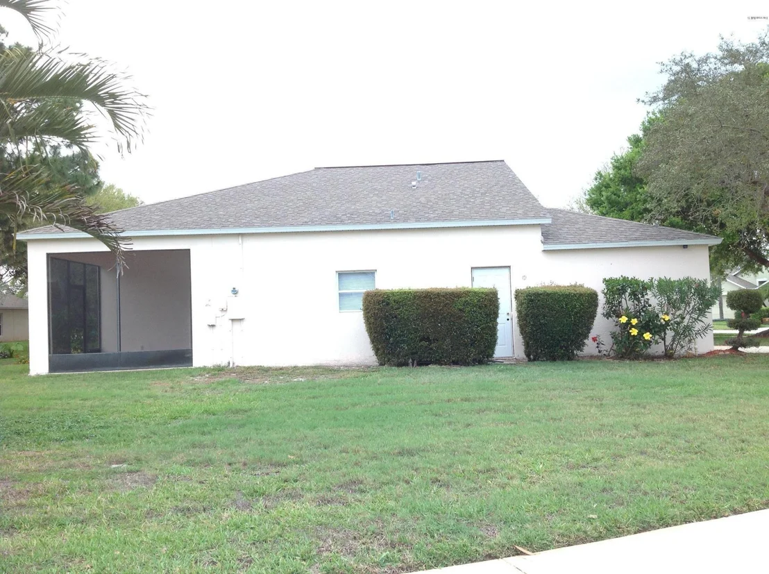 Photo of 890 Villa Drive