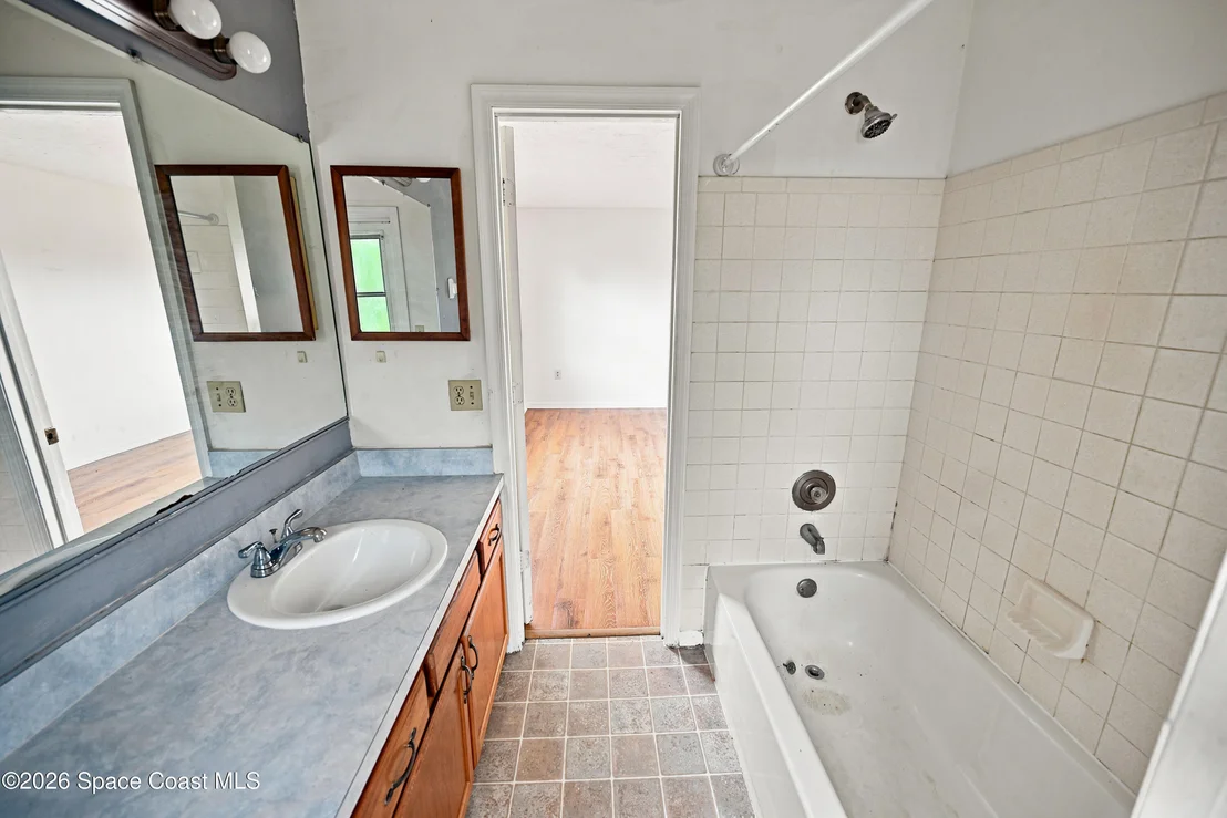 Photo of 2425 Cogan Drive SE