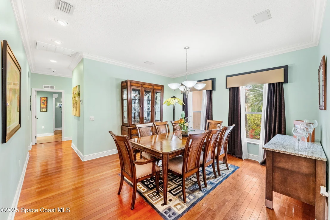 Photo of 4443 Long Lake Road