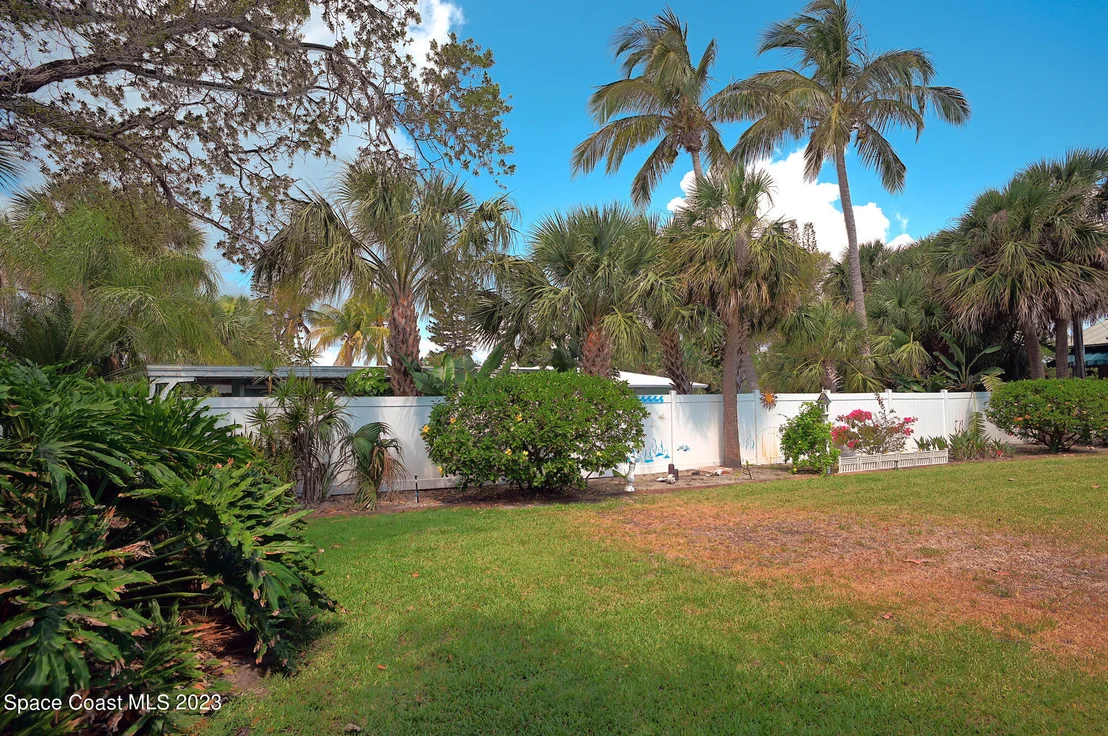 Photo of 204 S Riverside Drive