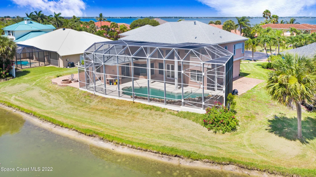 Photo of 334 Island Drive