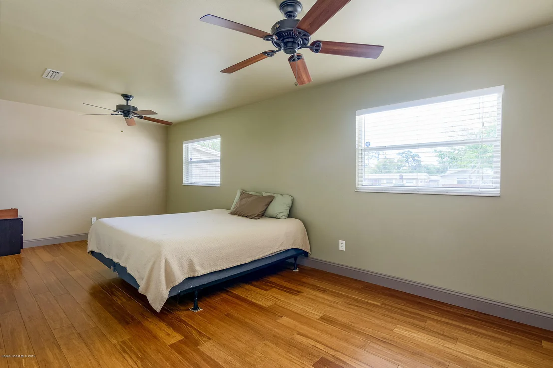Photo of 932 Kings Post Road