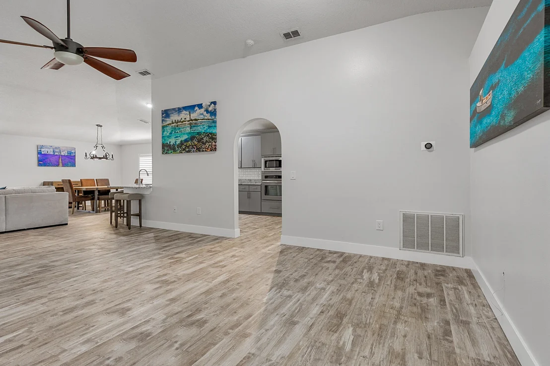 Photo of 1223 White Oak Circle
