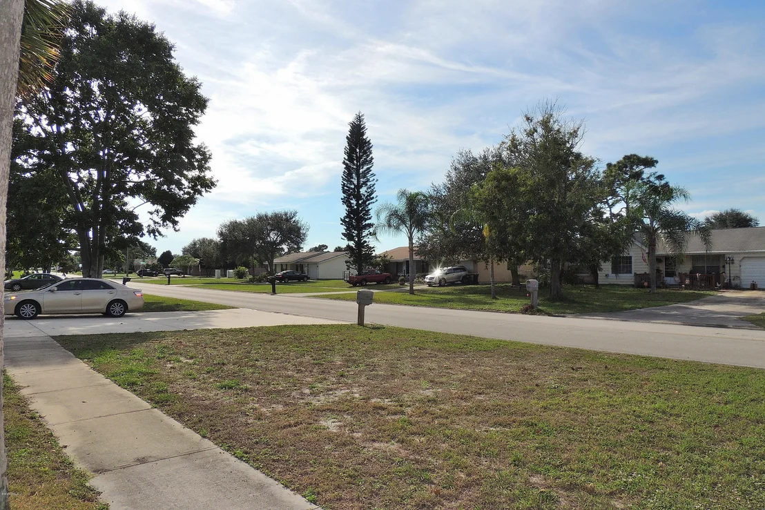 Photo of 1120 NE Riviera Drive