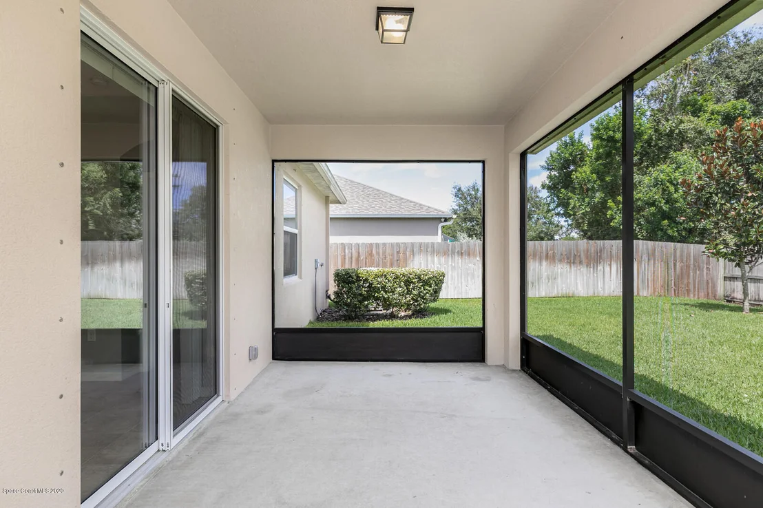 Photo of 1102 Morgan Circle NE