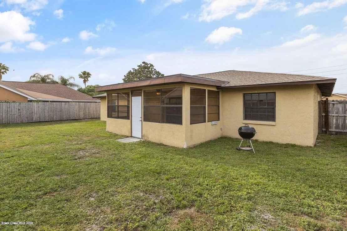 Photo of 823 Levitt Parkway