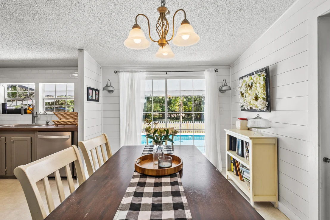 Photo of 2373 Parrish Road