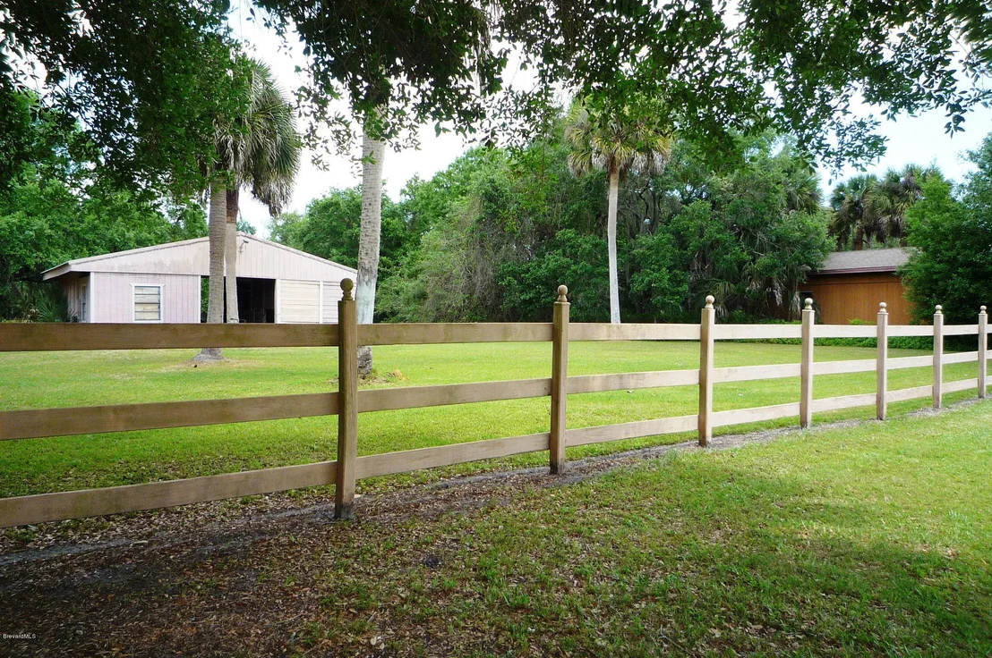 Photo of 3330 Aurora Road