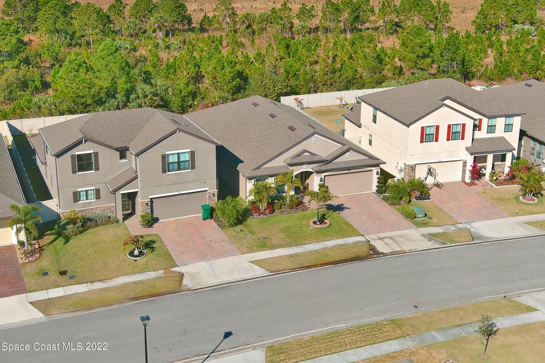 Photo of 4388 Alligator Flag Circle