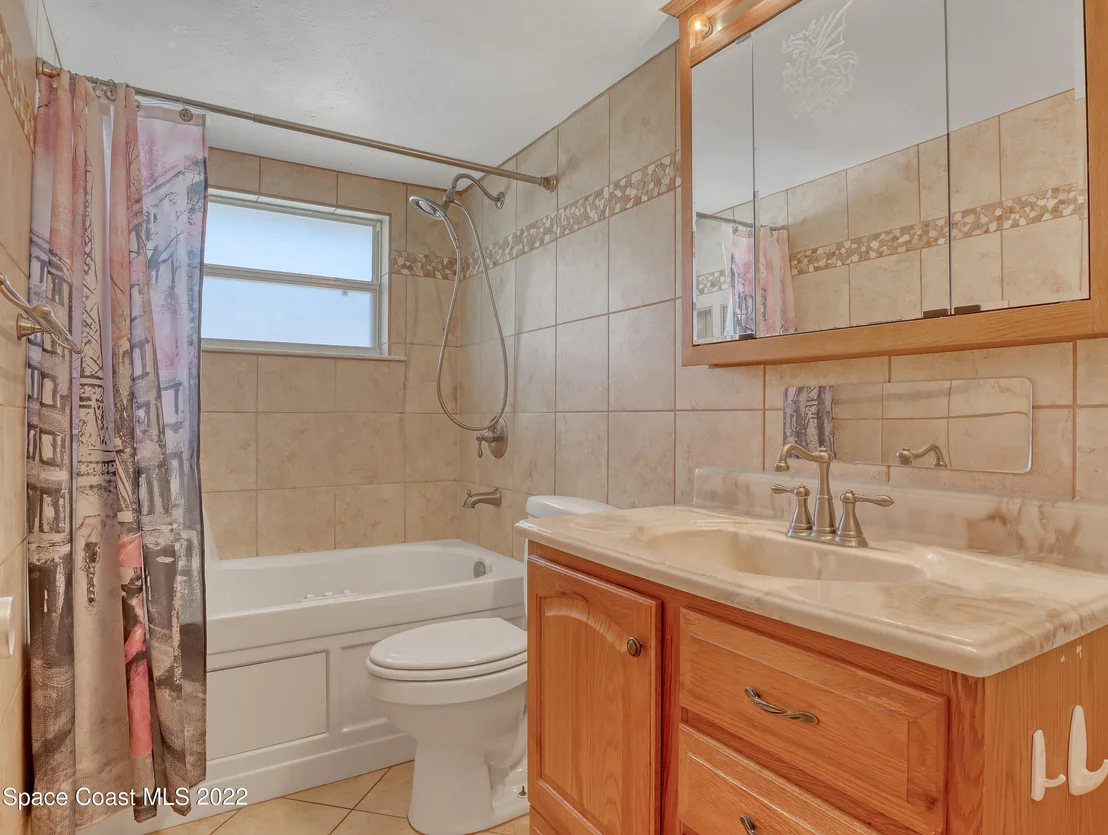 Photo of 916 Kings Post Road