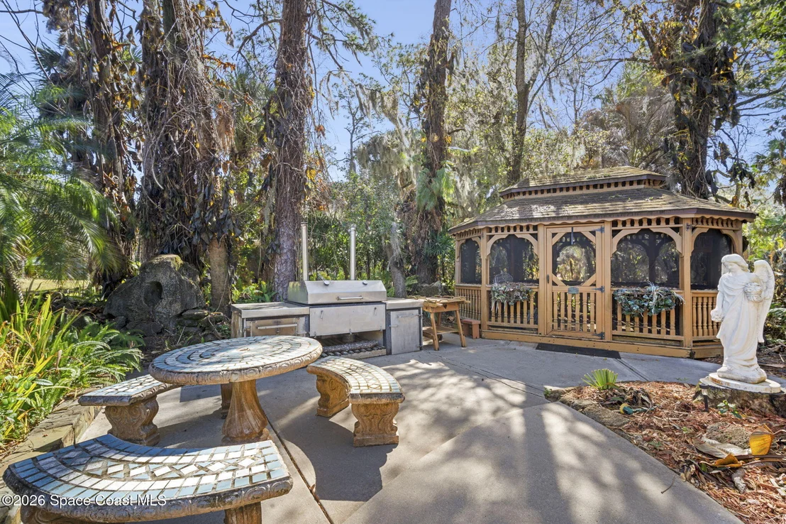 Photo of 620 W Pine Road