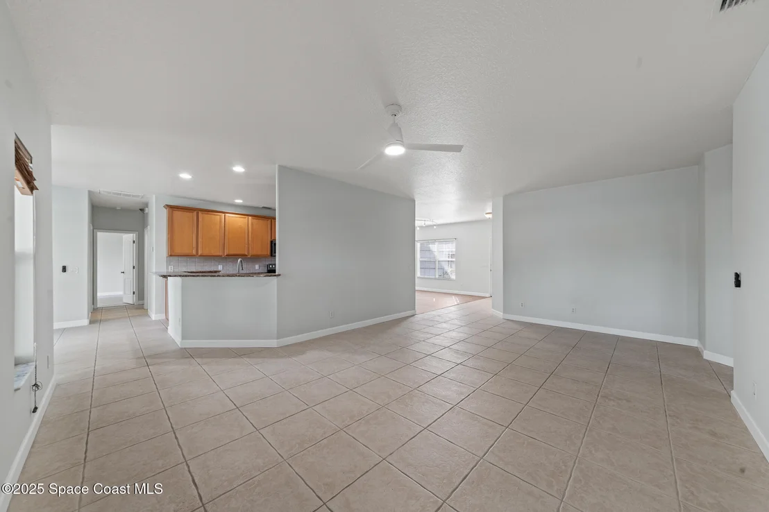 Photo of 1785 Windbrook Drive SE