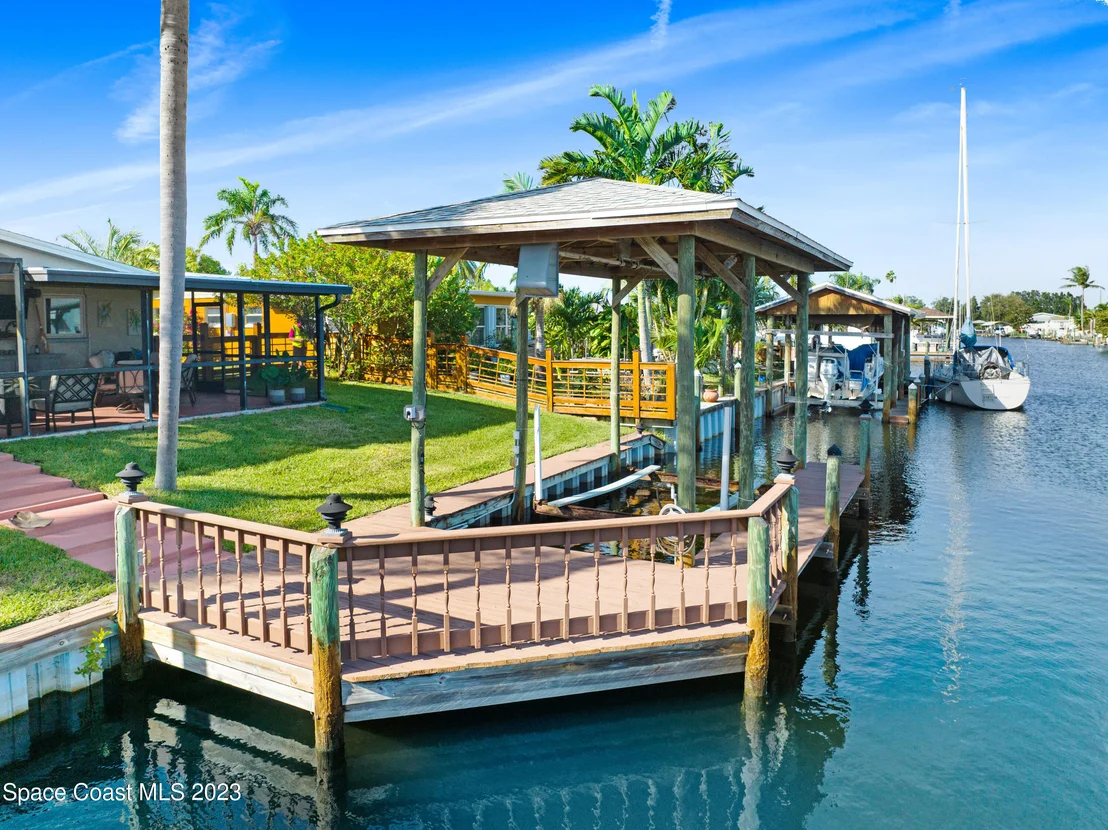 Photo of 405 Thrush Drive