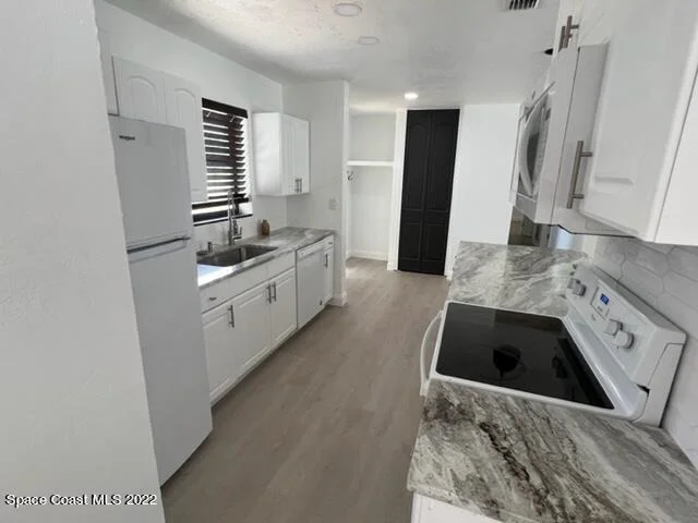 Photo of 865 Bianca Drive NE