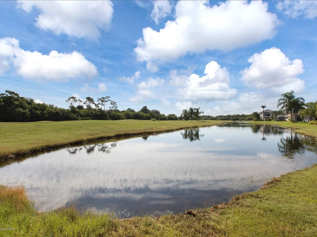 Photo of 965 Chatsworth Drive
