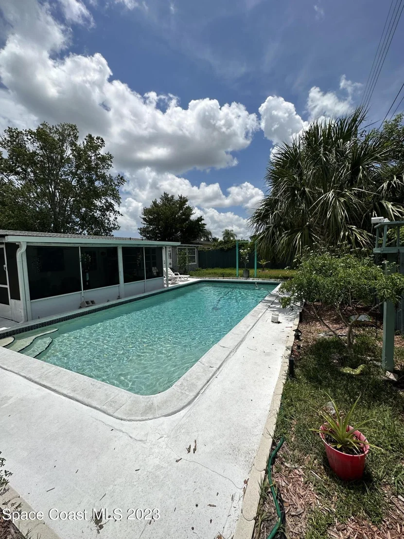 Photo of 1438 Albert Drive