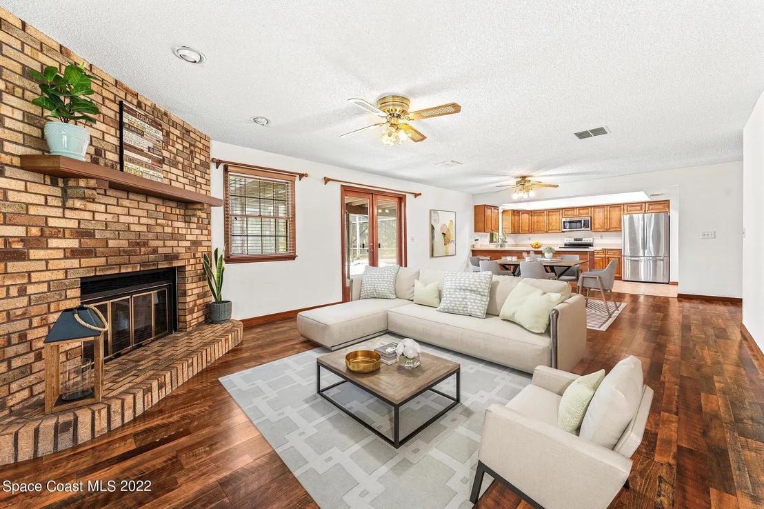Photo of 1807 Live Oak Drive N