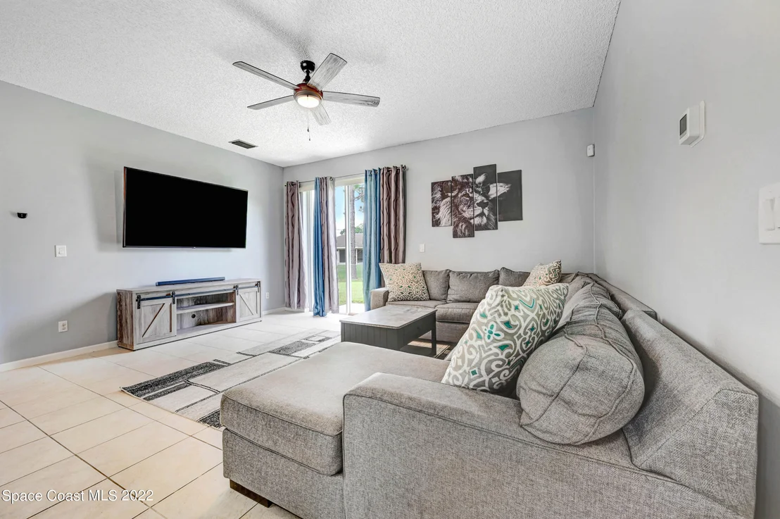 Photo of 880 Lyons Circle NW