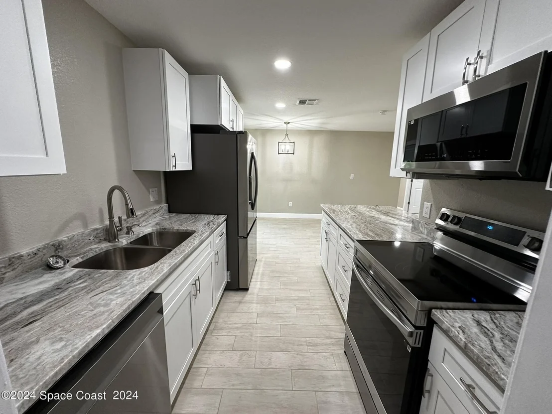 Photo of 1171 Abbey Circle NE