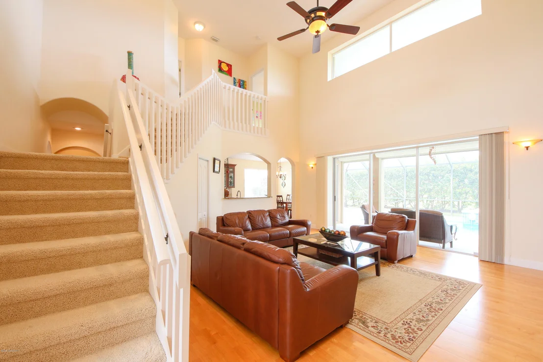 Photo of 885 Chatsworth Drive