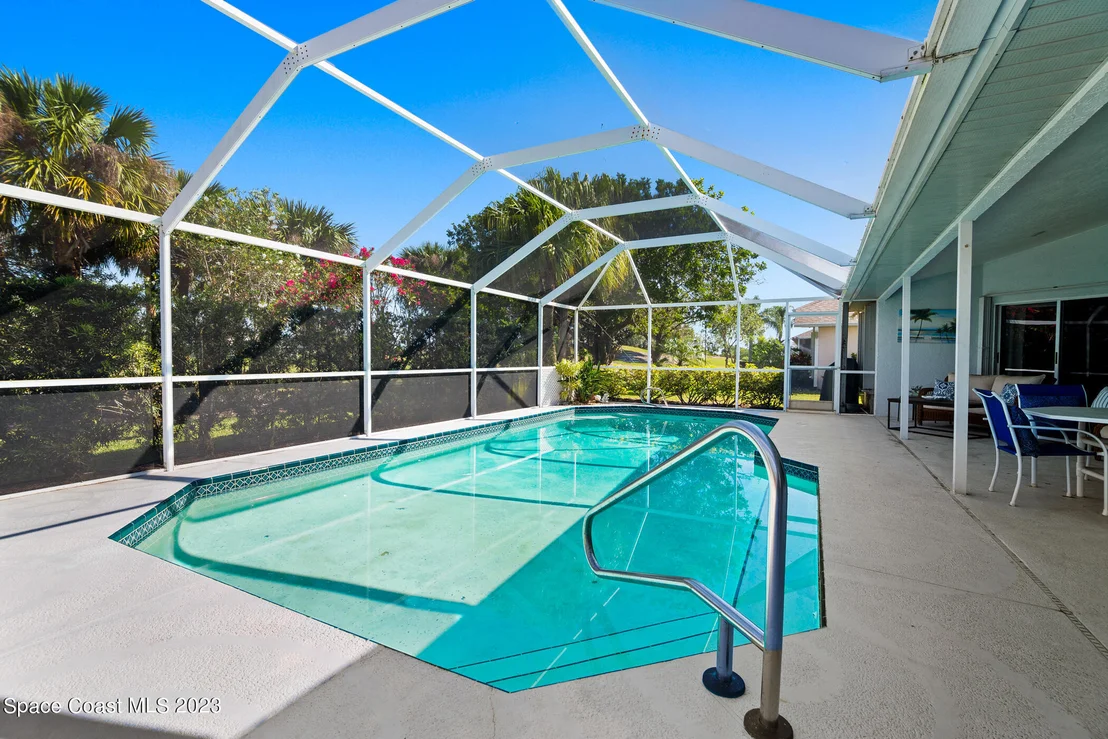 Photo of 2398 Golf Vista Boulevard