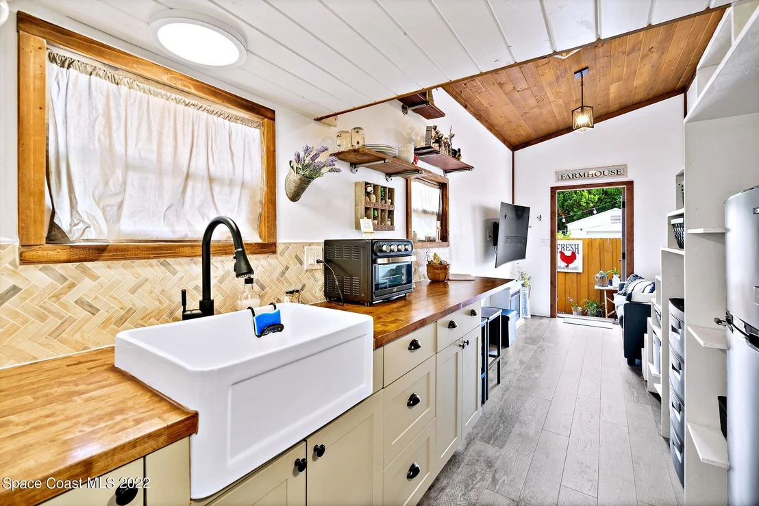 Photo of 130 Oakledge Drive