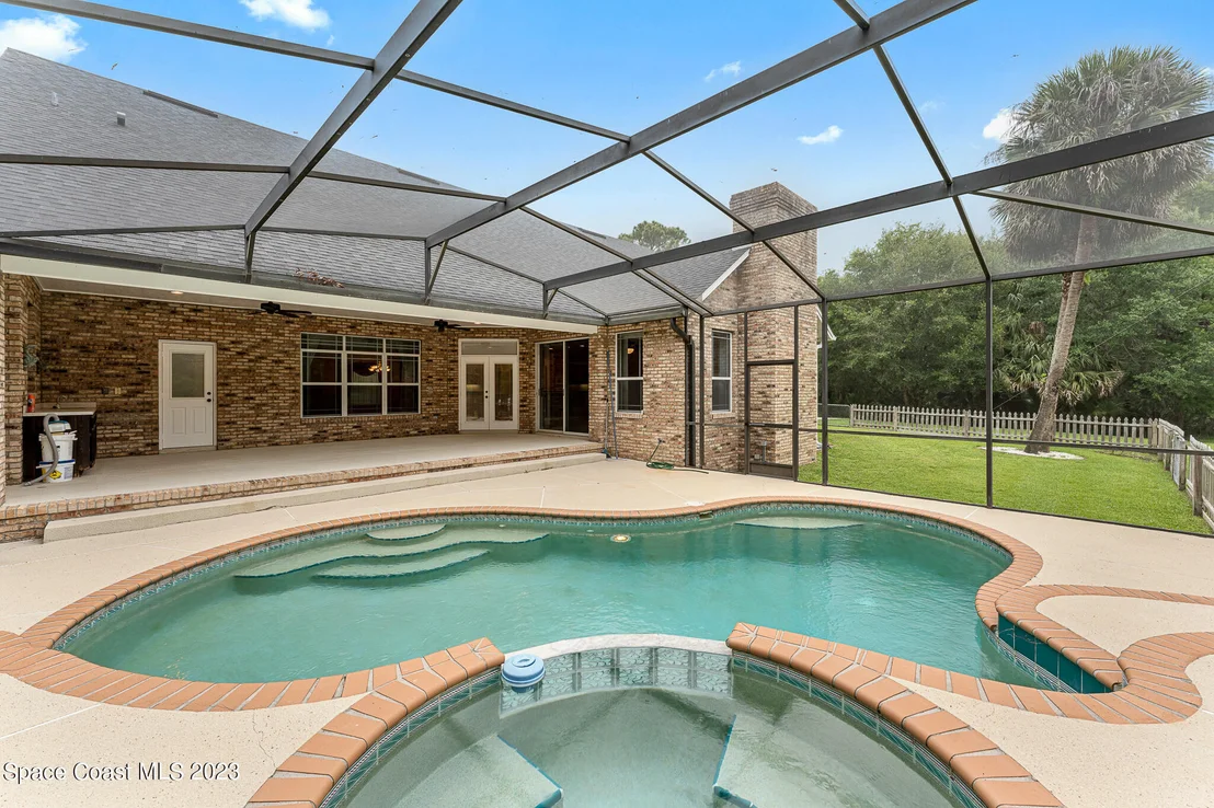 Photo of 927 Iron Bend Trail