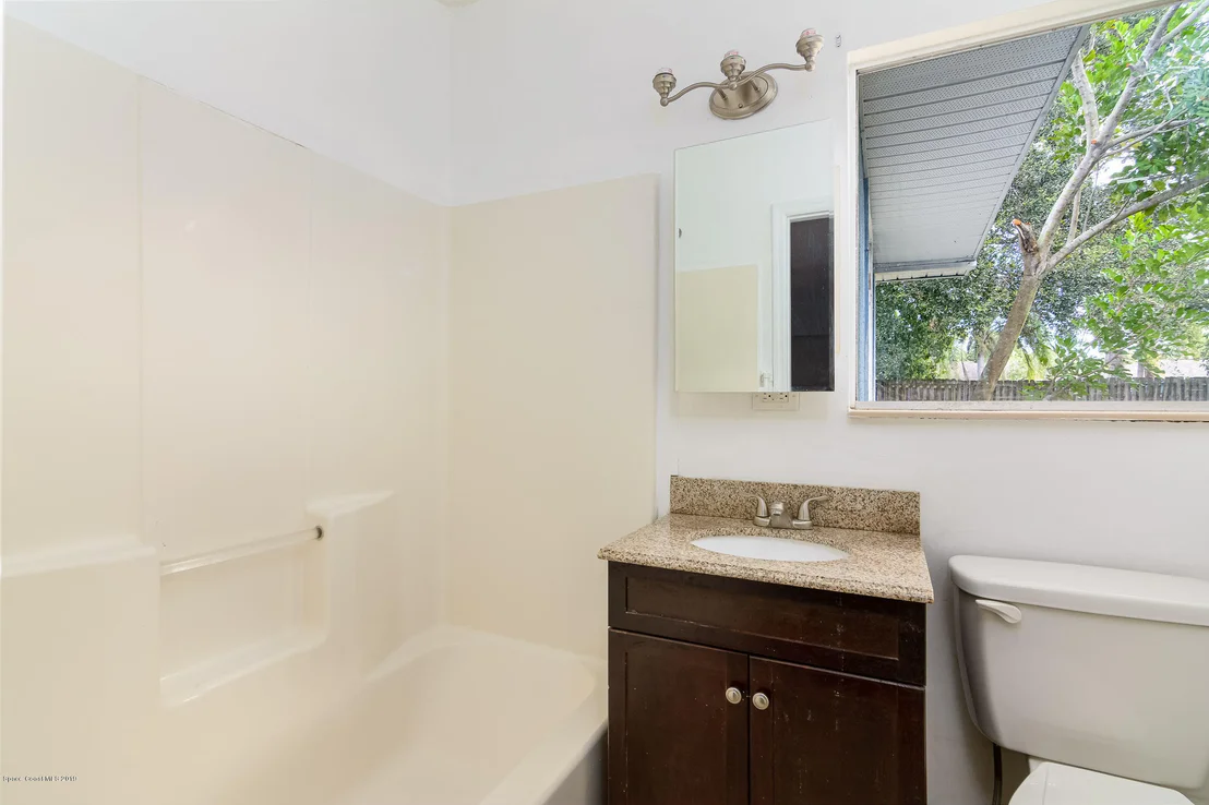 Photo of 1111 Cotton Road NE