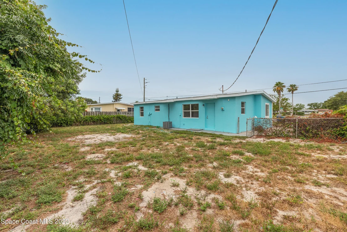 Photo of 883 Bianca Drive NE