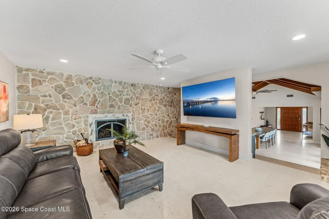 Photo of 207 Riverside Drive
