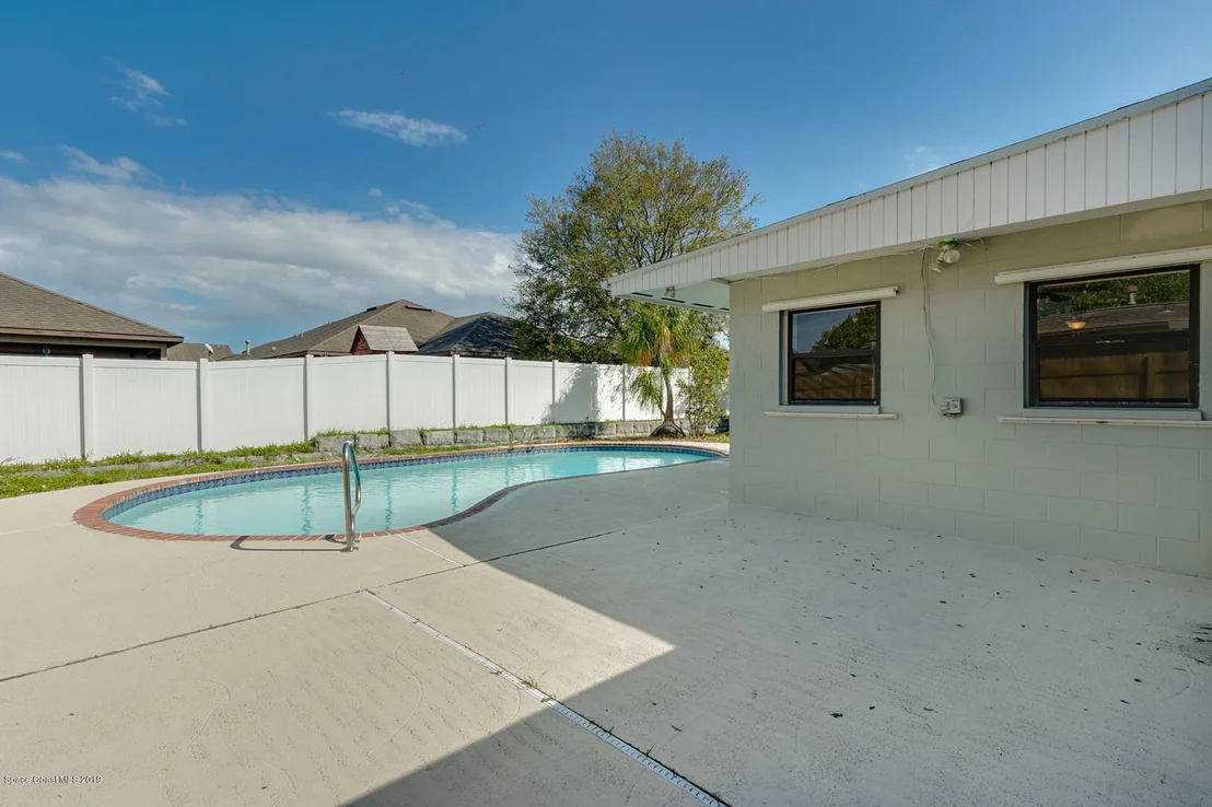 Photo of 1324 Estridge Drive