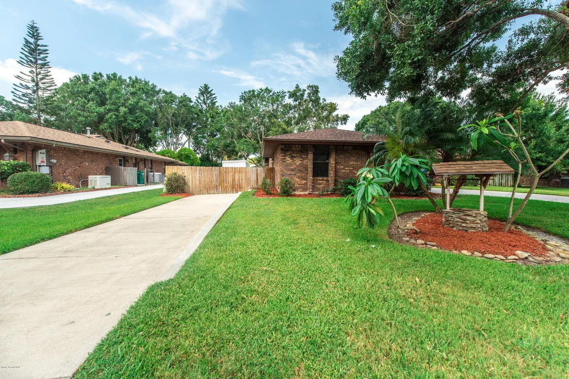 Photo of 1870 Oakwood Trail