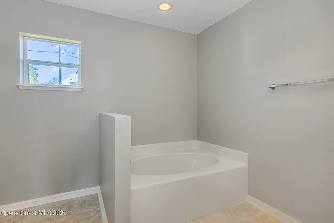 Photo of 1815 Dragon Road SE