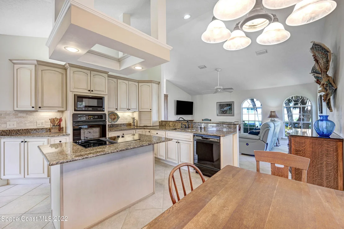 Photo of 115 River Road Circle