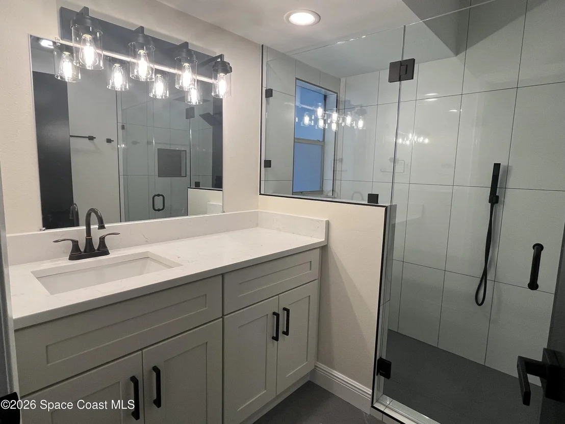 Photo of 1171 Riviera Drive NE